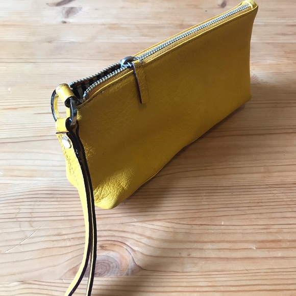 Kate Spade yellow wristlet - Picture 4 of 8